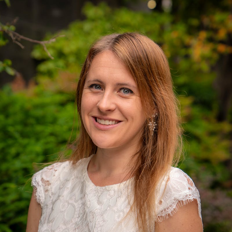 Dani Mowat Headshot
